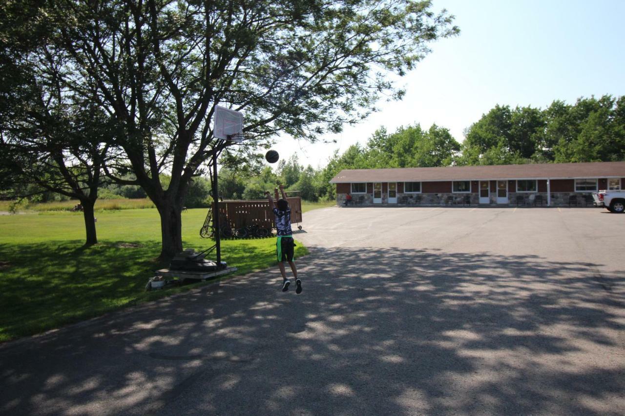 Rogers Motel Smiths Falls Dış mekan fotoğraf